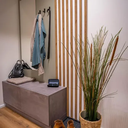 شقة Between Rivers Apartments, Ac, Netflix & Parking Komarov