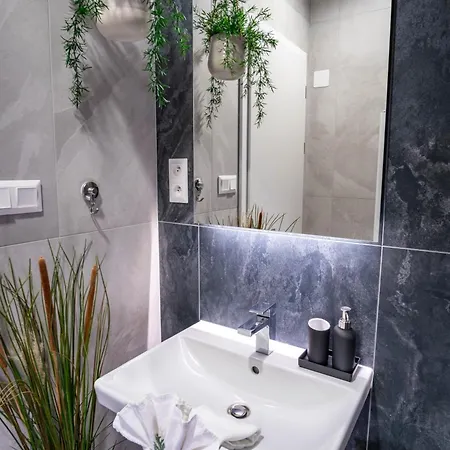 Between Rivers Apartments, Ac, Netflix & Parking Komarov