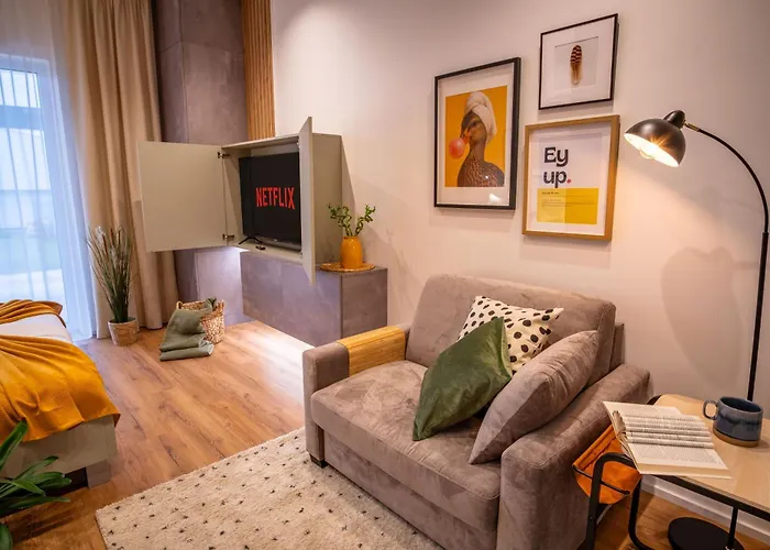 דירה Between Rivers Apartments, Ac, Netflix & Parking *