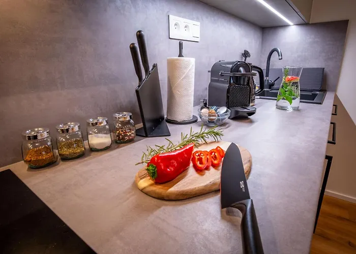 公寓 Between Rivers Apartments, Ac, Netflix & Parking Komarov